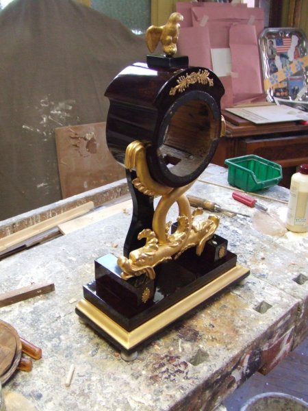 Restaurierung antiker Uhrengehäuse Kommodenuhr fertig