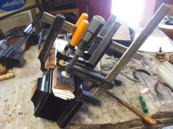 Verleimung der Furniere Portaluhr Biedermeier