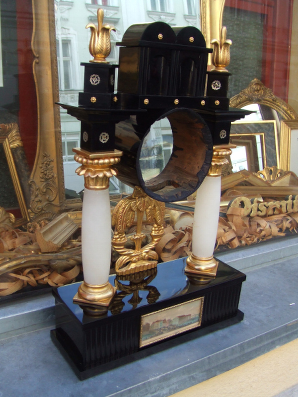 Hausmeister-Uhr - Restaurierung antiker Uhrengehäuse