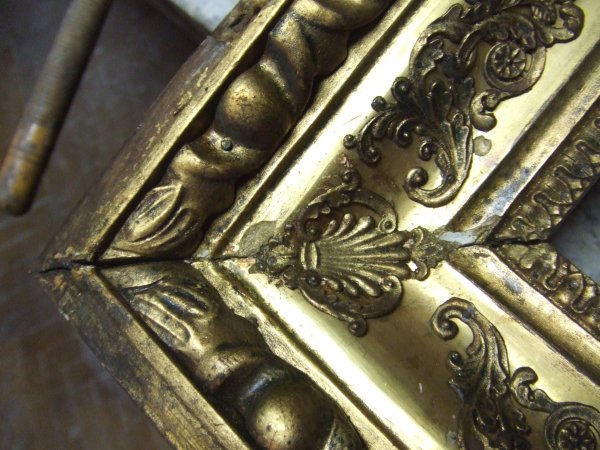 Desolate Vergoldung vor der Restauration in der factory18