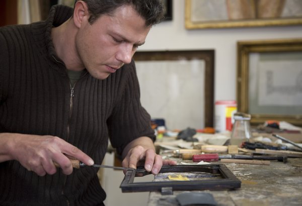 Restaurierung alter Uhrengehäuse