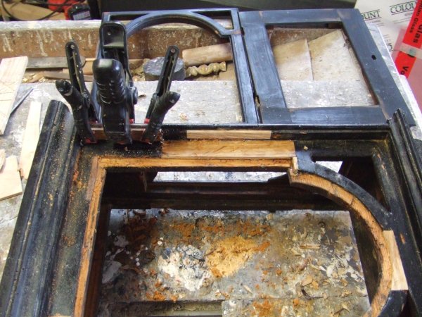 wurmige Stellen Stockuhr restauriert in der factory18